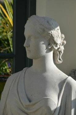 Antike Büste Der Jungfrau - Helena -Outlet GARTENTRAUM Store antike bueste der jungfrau helena5