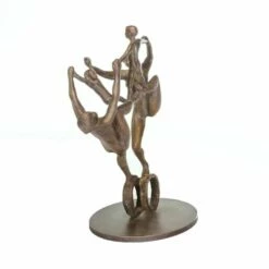 Artistenfamilie Aus Bronze - Limitierte Gartenstatue - Familie Auf Rädern -Outlet GARTENTRAUM Store artistenfamilie aus bronze limitierte gartenstatue familie auf raedern6