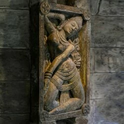 Asia Relief Aus Basanit Von Einer Khmer Frau Mit Verziertem Rahmen - Marsinah