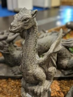 Aufrechte Drachenfigur Aus Steinguss Als Gartendeko - Dregana -Outlet GARTENTRAUM Store aufrechte drachenfigur aus steinguss als gartendeko dregana3