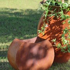 Besonderes Gartenplastik Aus Metall Für Pflanzen - Plantatorum