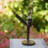 Braune Sportliche Frau Bronze Gartenfigur - Runa