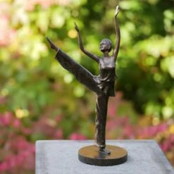 Braune Sportliche Frau Bronze Gartenfigur - Runa