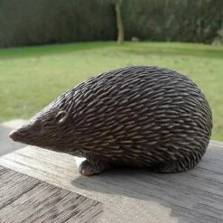 Brauner Igel Mit Spitznase Aus Bronze Als Gartendeko - Igel Fuffi