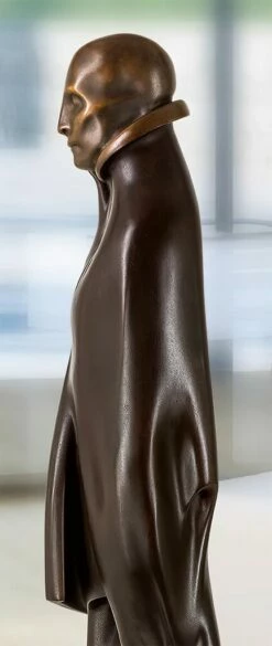 Elegante Bronzefigur Eines Mannes In Dunkelbraun - Mensch Mit Mantel -Outlet GARTENTRAUM Store elegante bronzefigur eines mannes in dunkelbraun mensch mit mantel3