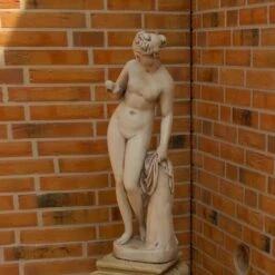 Elegante Steinguss Gartenfigur - Venus Mit Apfel - Phillipa