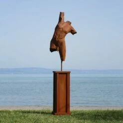 Figur Mann Torso Auf Sockel - Edelstahl Oder Rost - Herofo -Outlet GARTENTRAUM Store figur mann torso auf sockel edelstahl oder rost herofo3