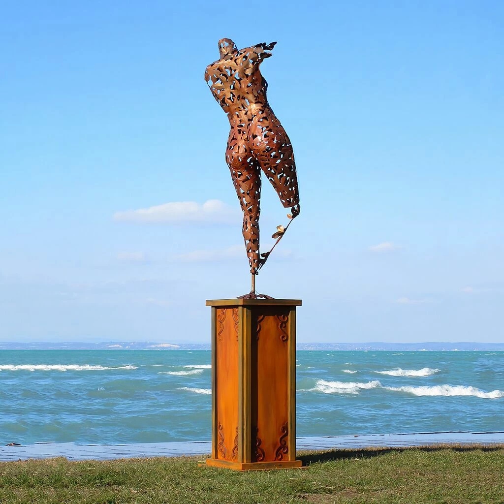 Frauen Torso Auf Einem Sockel Aus Edelstahl Oder Rostoptik - Femira 4 Frauen Torso Auf Einem Sockel Aus Edelstahl Oder Rostoptik - Femira – Bild 2