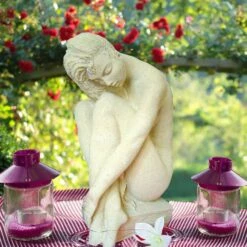 Frauenakt Kleine Steinfigur - Serafina