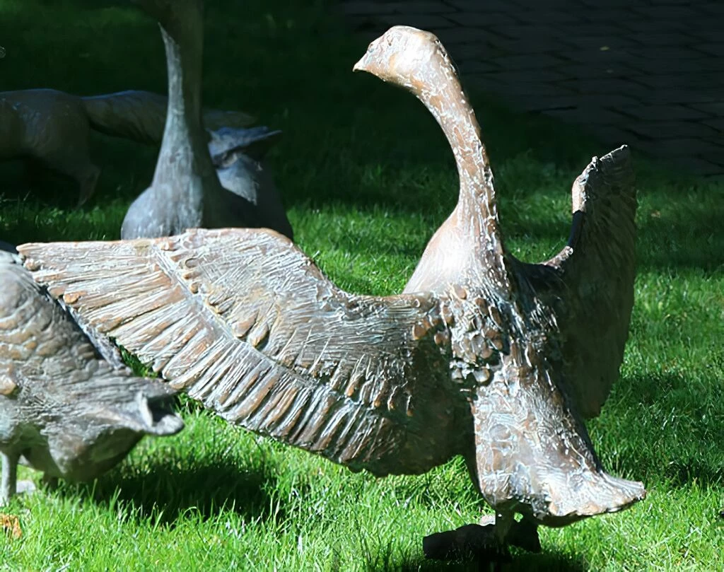 Gansstatue Aus Bronze - Limiterte Künstlerfiguren - Gans Ausgebreitete Flügel 4 Gansstatue Aus Bronze - Limiterte Künstlerfiguren - Gans Ausgebreitete Flügel – Bild 2