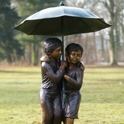 Garten Bronzefigur - Jungen Unter Dem Regenschirm