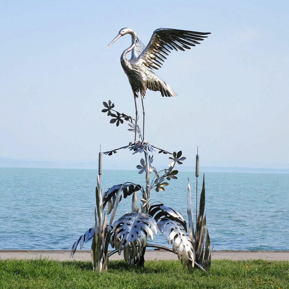 Große Vogelskulptur Aus Metall - Reiher Sitzt Auf Schilf - Atadia 3 Große Vogelskulptur Aus Metall - Reiher Sitzt Auf Schilf - Atadia