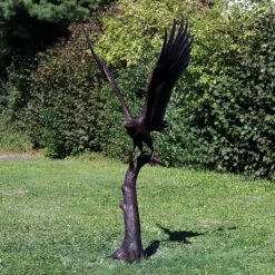 Großer Adler Fliegt Von Baum Ab - Bronze Vogelskulptur - Adler Moa