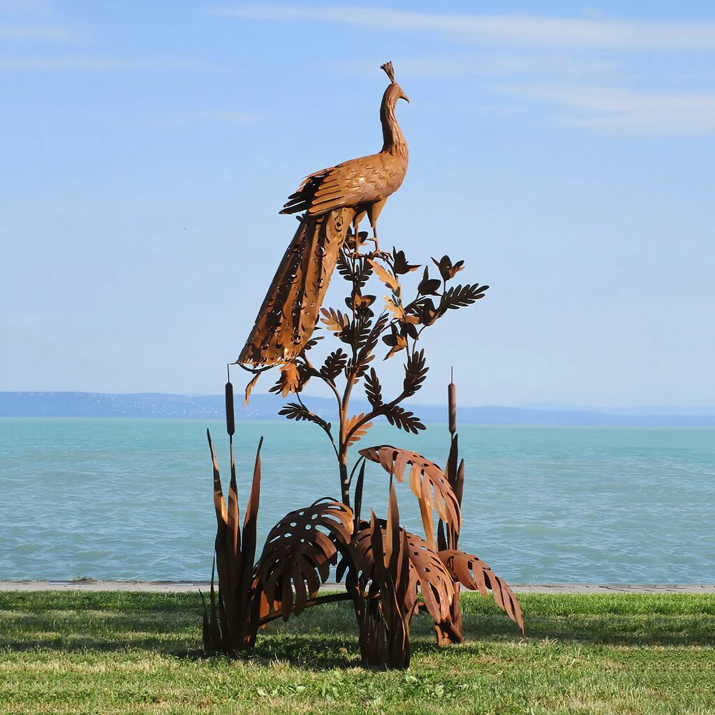 Imposante Pfau Tierfigur Aus Metall Auf Schilf - Paonalo 4 Imposante Pfau Tierfigur Aus Metall Auf Schilf - Paonalo – Bild 2