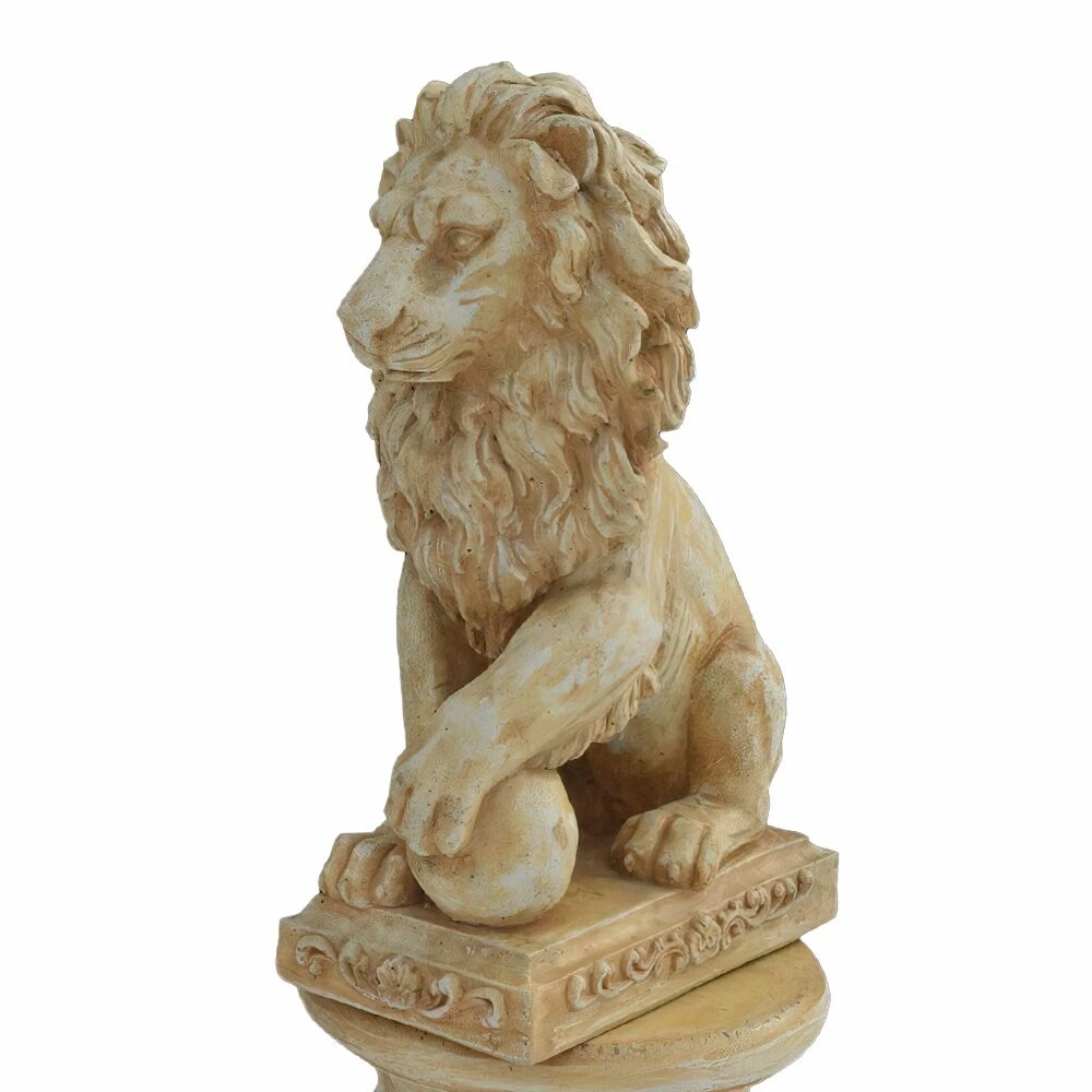 Imposanter Steinguss Löwe Mit Kugel Auf Verziertem Sockel - Rocco 3 Imposanter Steinguss Löwe Mit Kugel Auf Verziertem Sockel - Rocco