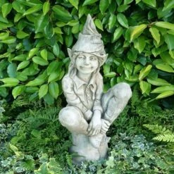 Kleine Gartenelfe Susan - Steinguss Winterfest