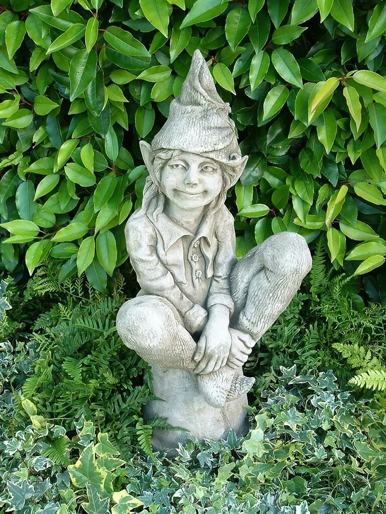 Kleine Gartenelfe Susan - Steinguss Winterfest 4 Kleine Gartenelfe Susan - Steinguss Winterfest – Bild 2