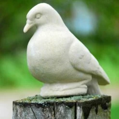 Kleine Steinfigur Mit Taube - Romeo -Outlet GARTENTRAUM Store kleine steinfigur mit taube romeo3