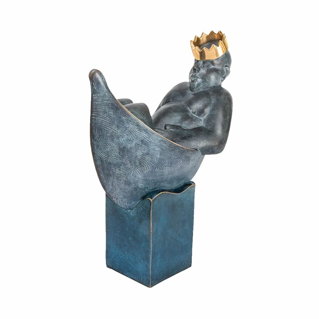 König Mit Krone Im Boot Liegend Auf Wellensockel - Mann Im Boot 3 König Mit Krone Im Boot Liegend Auf Wellensockel - Mann Im Boot