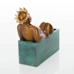 König Sitzt In Wanne - Farbige Bronzeskulptur Mit Krone - Königliches Bad 7 König Sitzt In Wanne - Farbige Bronzeskulptur Mit Krone - Königliches Bad -Outlet GARTENTRAUM Store koenig sitzt in wanne farbige bronzeskulptur mit krone koenigliches bad3