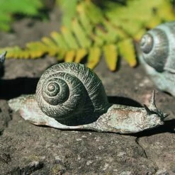Kriechende Bronze Schnecke - Robuste Gartenfigur - Schnecke
