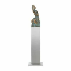 Künstlerfigur Mit Stele - Aktstatue Aus Bronze - Venusische Zeichen Unter Der Haut
