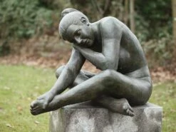 Kunstvolle Bronze Plastik Mit Einer Nackten Frau - Emilia -Outlet GARTENTRAUM Store kunstvolle bronze plastik mit einer nackten frau emilia2