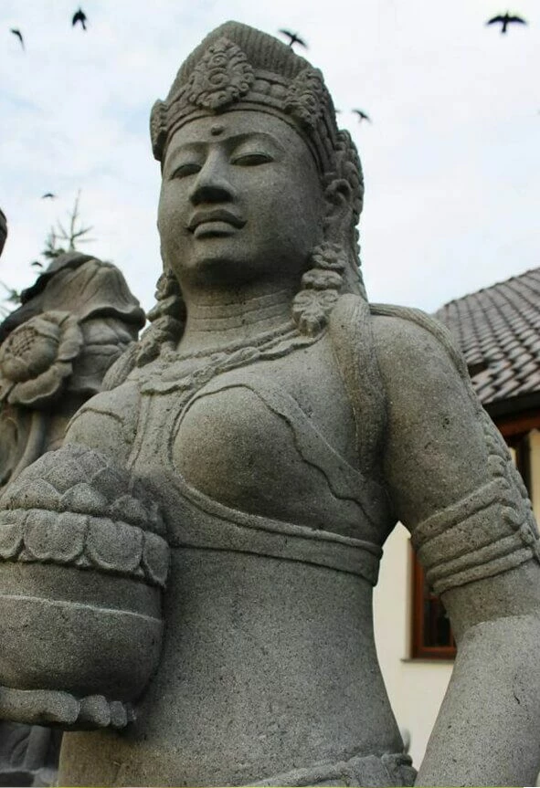 Lavastein Gartenstatue Asia-Garten - Kimiko 6 Lavastein Gartenstatue Asia-Garten - Kimiko – Bild 4