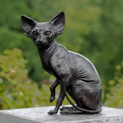 Lebensgroße Katzenskulptur Einer Nacktkatze Sitzend Aus Bronze - Sphinxkatze Rero