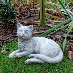 Liegende Katze - Wetterfeste Steinguss Gartendekoration - Mauritio