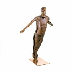 Limitierte Mannskulptur Als Bronze Gartendekoration - Rising -Outlet GARTENTRAUM Store limitierte mannskulptur als bronze gartendekoration rising3