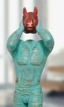 Limitierte Mannskulptur Mit Pferdekopf Aus Bronze - Joker 7 Limitierte Mannskulptur Mit Pferdekopf Aus Bronze - Joker -Outlet GARTENTRAUM Store limitierte mannskulptur mit pferdekopf aus bronze joker3