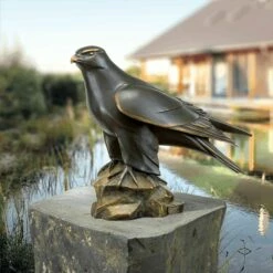 Männlicher Falke Aus Bronze Als Gartenfigur - Gerfalke -Outlet GARTENTRAUM Store maennlicher falke aus bronze als gartenfigur gerfalke2