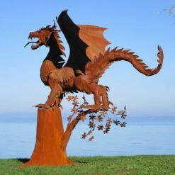 Metall Drache Steht Auf Baum - Große Gartenfigur - Matos Auf Baum 8 Metall Drache Steht Auf Baum - Große Gartenfigur - Matos Auf Baum -Outlet GARTENTRAUM Store metall drache steht auf baum grosse gartenfigur matos auf baum3