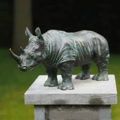 Nashorn Als Bronze Gartenfigur - Stehend - Nashorn
