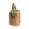 Sitzende Bronze Frauenskulptur Mit Holzsockel - Der Stille Lauschen -Outlet GARTENTRAUM Store sitzende bronze frauenskulptur mit holzsockel der stille lauschen