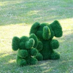 Sitzende Formschnitt Elefanten Gartenfigur Aus Kunstrasen - Elefant Toula -Outlet GARTENTRAUM Store sitzende formschnitt elefanten gartenfigur aus kunstrasen elefant toula3