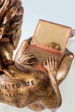 Sitzender Mann Mit Laptop - Limitierte Bronzeskulptur - Online Romance Man -Outlet GARTENTRAUM Store sitzender mann mit laptop limitierte bronzeskulptur online romance man3