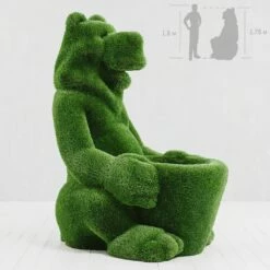Skulptur Bär Mit Korb - Glasfaserkunststoff & Kunstrasen - Grün - Boog