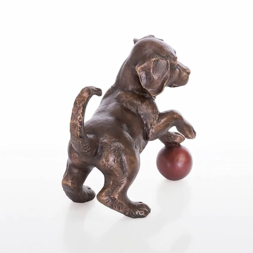 Spielender Hundewelpe Aus Bronze - Wetterfest - Welpe Mit Ball 6 Spielender Hundewelpe Aus Bronze - Wetterfest - Welpe Mit Ball – Bild 4
