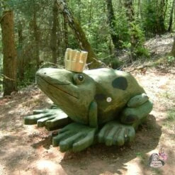 Stabiler Grüner Holz Frosch Mit Krone Zum Spielen - Froschkönig