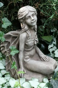 Stein Elfe - Gartenfigur In Antikgrau - Melinda -Outlet GARTENTRAUM Store stein elfe gartenfigur in antikgrau melinda3