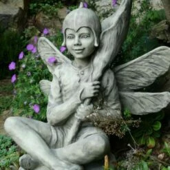 Steinguss Gartenfigur Elfe Mit Blume - Aronstab