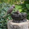 Vogel Füttert Jungtiere - Bronze Vogelfigur - Vogel Mit Nest -Outlet GARTENTRAUM Store vogel fuettert jungtiere bronze vogelfigur vogel mit nest