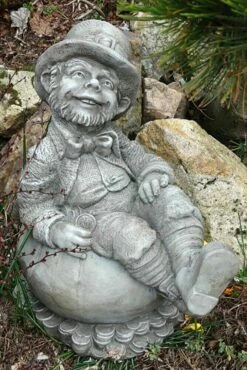 Zwerg Sitzt Auf Geldsack - Steingussfigur - Patrick -Outlet GARTENTRAUM Store zwerg sitzt auf geldsack steingussfigur patrick3